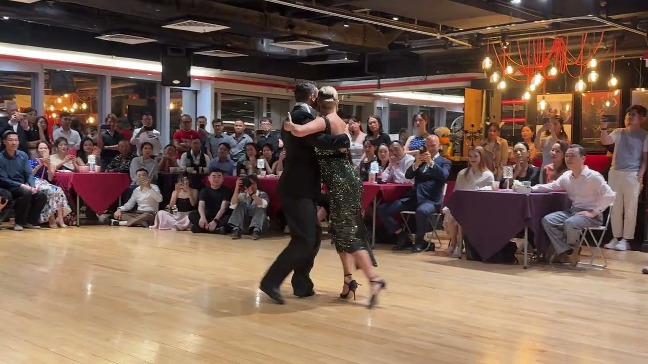 Maximiliano Cristiani y  Evgeniia Samoilova - Grand milonga in Hong Kong - Oct 2025 - 2/4