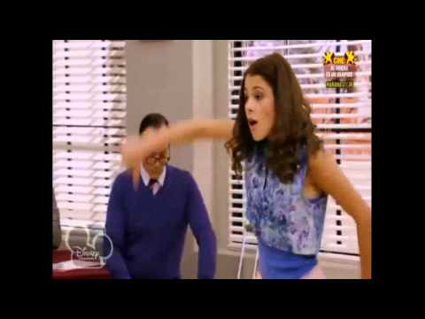 VIOLETTA BAILANDO  11 - 11 EN MI CUADRA NADA CUADRA