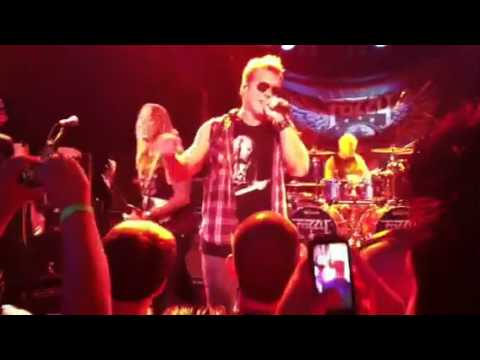 Fozzy ft M.Shadow: Sandpaper live 9-27-2012