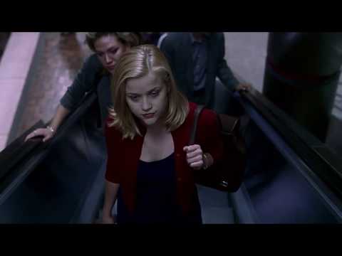 The man intercepted the girl in the elevator, and two began to kiss