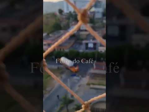 Trem colide com carreta em Paraíba do Sul