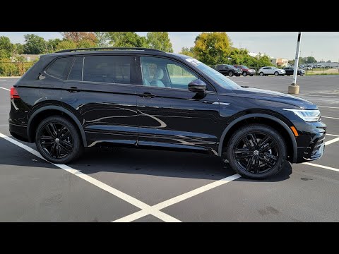 2022 VW Tiguan 2.0T SE R-Line Black Edition 4Motion in Deep Black Pearl w/ Storm Gray Leatherette