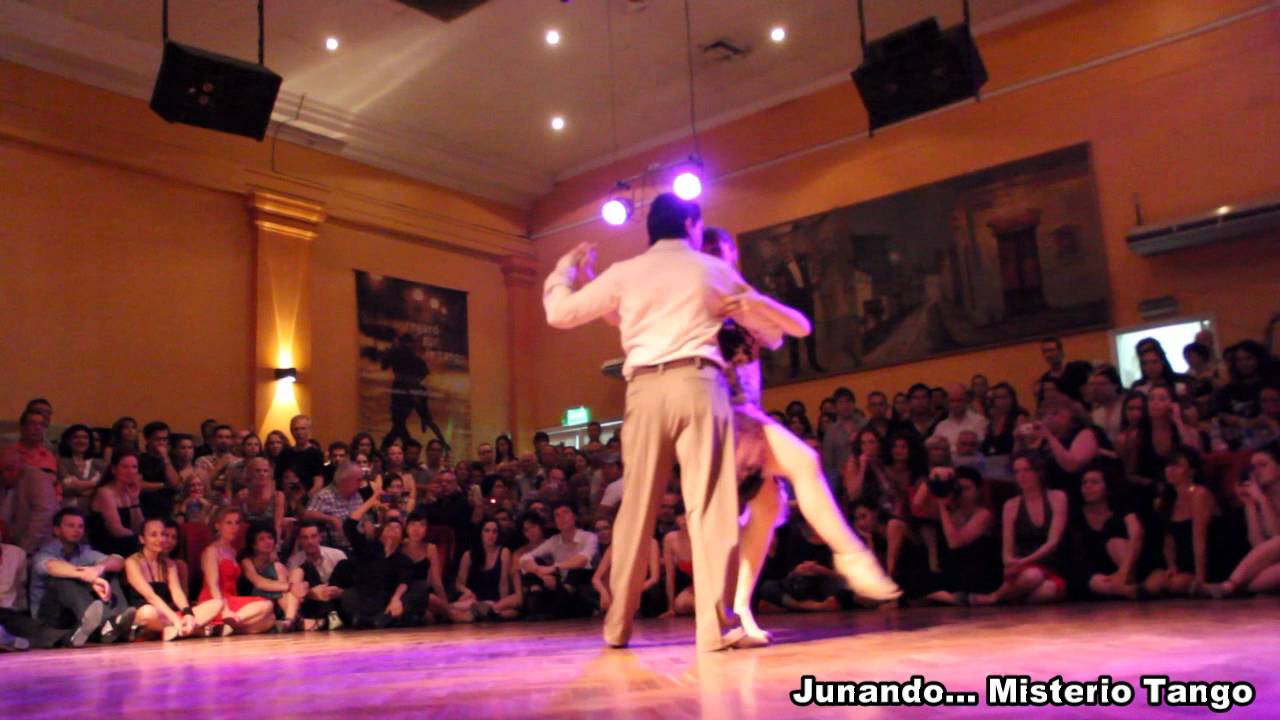 ARIADNA NAVEIRA Y FERNANDO SANCHEZ EN EL MISTERIO (01)