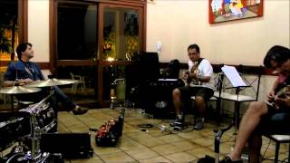 Grupo Versão Brasileira tocando Dom Quixote, de Milton Nascimento/Cesar Mariano