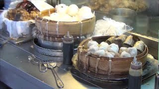 preview picture of video 'Hong Kong Street Food. Dim Sum Stall in Mong Kok, Kowloon'