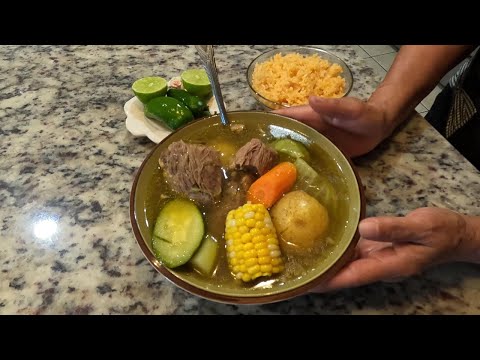 Como Hacer Une Caldo De Res Blanco! | How To Make A White Broth Beef Stew!