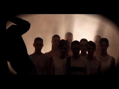 Privée/M.Holubec W(full fashion show directed by Olo Krizova & Rob Moonathe)