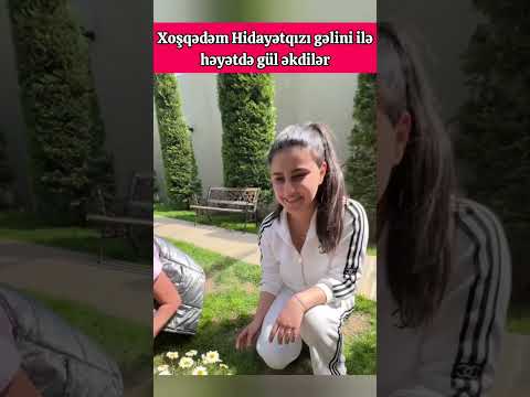 Xoşqədəm Hidayətqızı gəlini ilə həyətdə gül əkdilər
