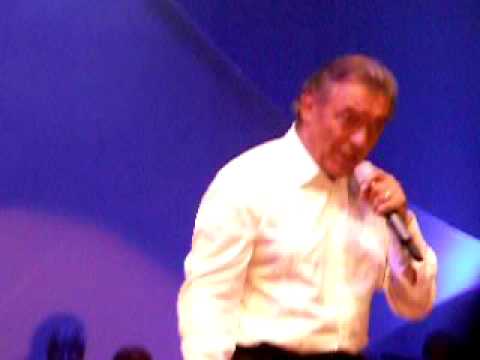 Karel Gott - Cesta rájem (Crying In The Chapel)  Live 2009