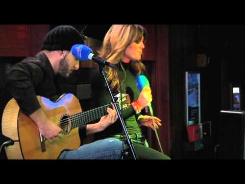 MNM 90's & 00's Café: Belle Perez - Hijo de la luna