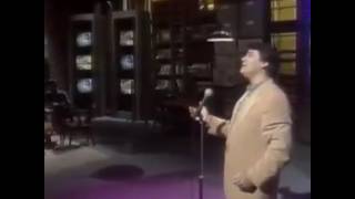 Juan Gabriel interpretado "Luna"
