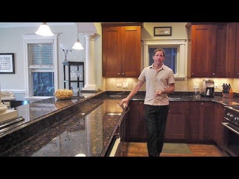 A full floor of elegant living spaces in a Roscoe Village duplex-down A full floor of elegant living spaces in a Roscoe Village duplex-down