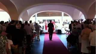 preview picture of video 'Firmung 2012 in Parsch - Einzug in die Kirche'