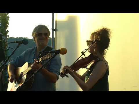 On Air Concert: Liz Hanley and Jefferson Hamer