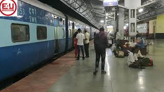 preview picture of video 'KARNATAKA EXPRESS Train Announcement at Daund Junction'