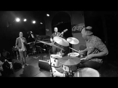 Cédric Hanriot with Grégoire Maret 4tet, at Chorus Jazz Club, Switzerland