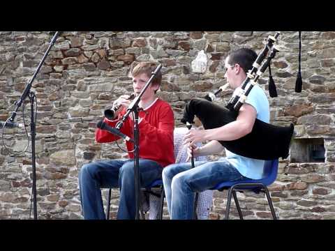 Les sonneurs LE GUERN HERRY / LE STANC à SPEZET  - "Faites de la montagne" 2010