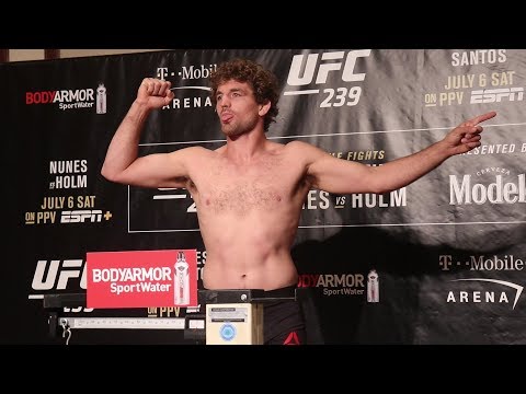 Ben Askren: "It's Hard to Flex When You Ain't Got Muscles" | UFC 239 Official Weigh-Ins