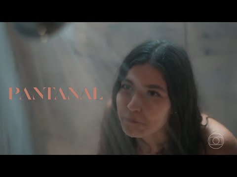 Pantanal: Juma estranha água quente do chuveiro e pede ajuda a Jove