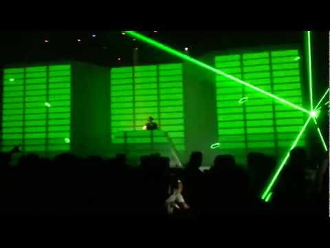 Hardwell vs Nari & Milani - Spaceman Atom [LennyRay Mashup] (Ferry Corsten @ KL Live)