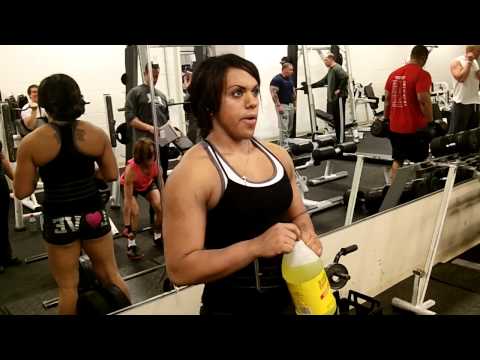 Melody Melo "iron princess" of GasFace FIlms deadlifting 315lbs