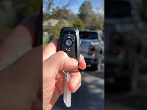 That’s so HANDY! 👩‍🔧🙏 Ford Ranger Wildtrak electric roller cover! #ford #ranger #ute #4x4 #pickup