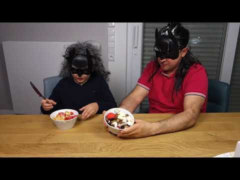 Candy vs. real food Ekel-Nudel-Challenge  (Das Phantom)