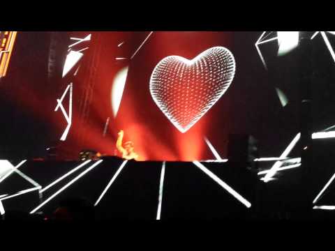 Hardwell drops "U" (W&W Remix) w/Hurts - "Under Control" (Acapella)