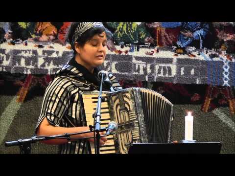 Lacry Lungu-2013-cantand cu acordeonul