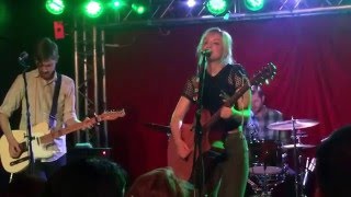 Emily Kinney - Never Leave L.A. (Live)