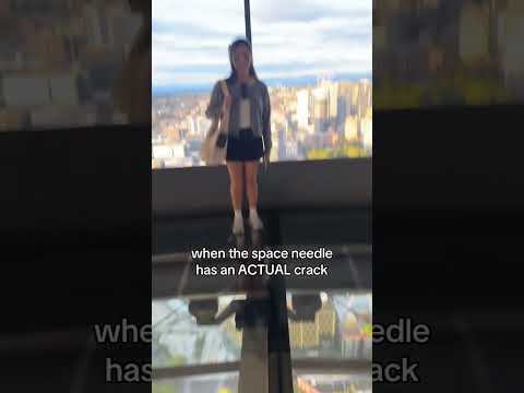 Cracks in Seattle Space Needle’s Glass Floor 😳😱 #SEATTLESUBMISSIONS