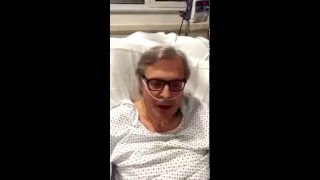 Vittorio Sgarbi dall&#39;ospedale di Modena dal letto rassicura dopo l&#39;ischemia