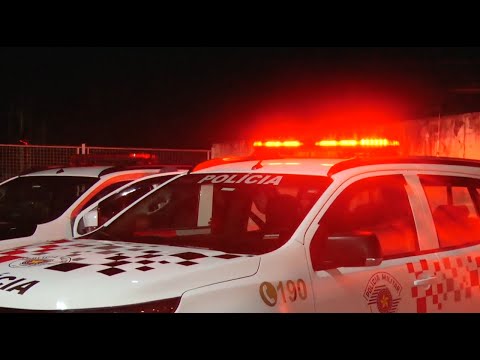 Quatro pessoas são presas suspeitas de roubo a estacionamento de veículos