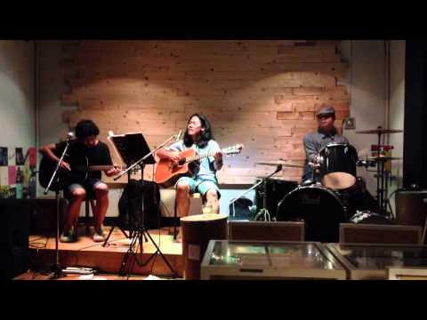 Ain't no sunshine by p'oon p'ped live from Six Degrees of Separation