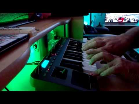 NOVATION XIO 25 Crazy Performance by Tom