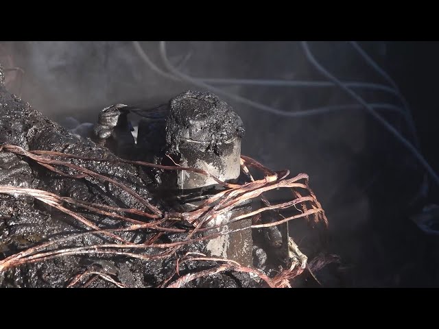 Сегодня днем в 33 микрорайоне Ангарска загорелся автомобиль