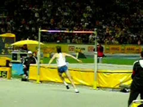 WorldChampAthletics21August09 Rybakov: Full run-up gold jump