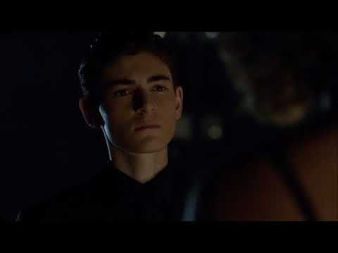 Bruce and Selina 4x01 #2 (Rooftop scene)