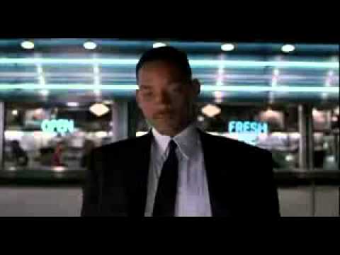 hombres de negro el perro cantando