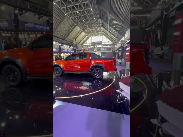 New Isuzu D-Max 1.9L V Cross Auto Plus showcased in PakWheeels New Wheels Expo Lahore!