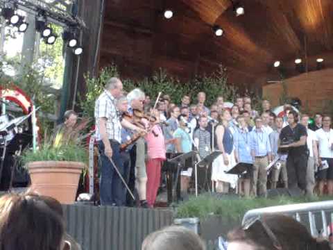 Bao orkester med Helen Sjöholm & Tommy Körberg. - O Klang Och Jubeltid