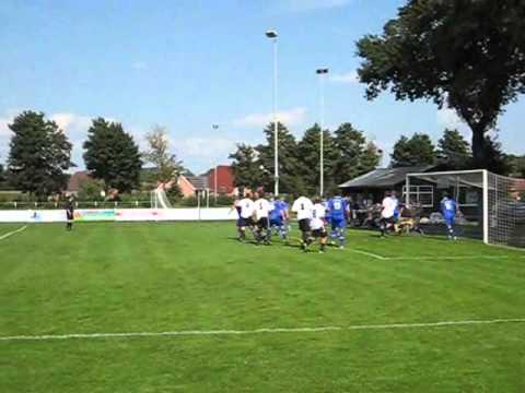 VfL Viktoria Flachsmeer gegen SV BW Emden Borssum II am 25.08.2013