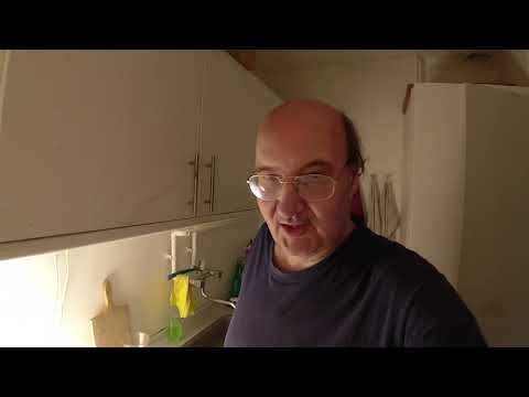 MongoTV_12866 - Del 1 - Cykler Til NETTO Sælger FLASKER og Køber FLÆSKESVÆR-LAKRIDS For Sidste PENGE