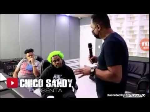 epico el Rey guevara le entra a trompa a el cherry scom en plena entrevista 🔫