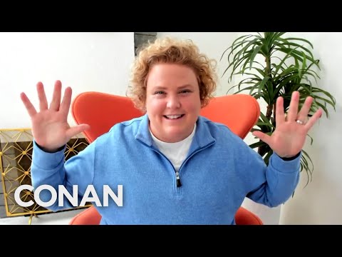 財富費姆斯特喜歡連鎖餐廳--TBS的CONAN節目 (Fortune Feimster Loves Chain Restaurants - CONAN on TBS)