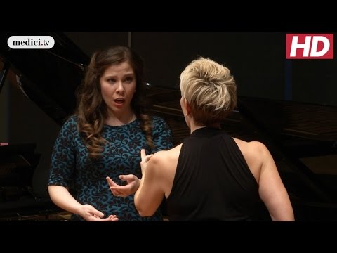 Η μεσόφωνος Joyce DiDonato [Τζόυς Ντιντονάτο] εξηγεί την&nbsp;άρθρωση&nbsp;των συμφώνων στο λυρικό τραγούδι.
