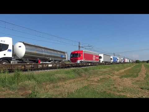 IL SALUTO DELLA 484 SBB CARGO CON RO.LA TRANSITA A VIGNALE (NO) GIOV. 20 - 7 - 2018