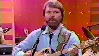 Glen Campbell Sings "I Love How You Love Me"/Dom DeLuise
