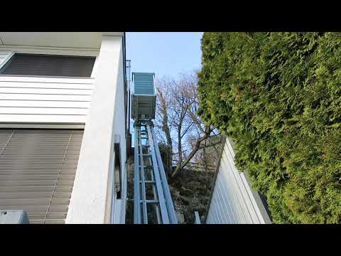 Sehr steiler Schrägaufzug Kabine fährt nach oben - Gersau privat - Hersteller Niederberger - incline