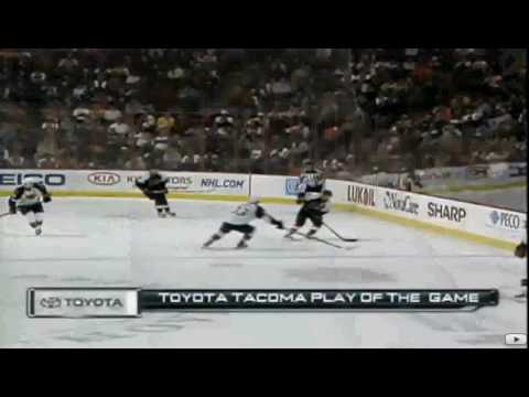 Johan Hedberg's Jersey Gets Over His Face